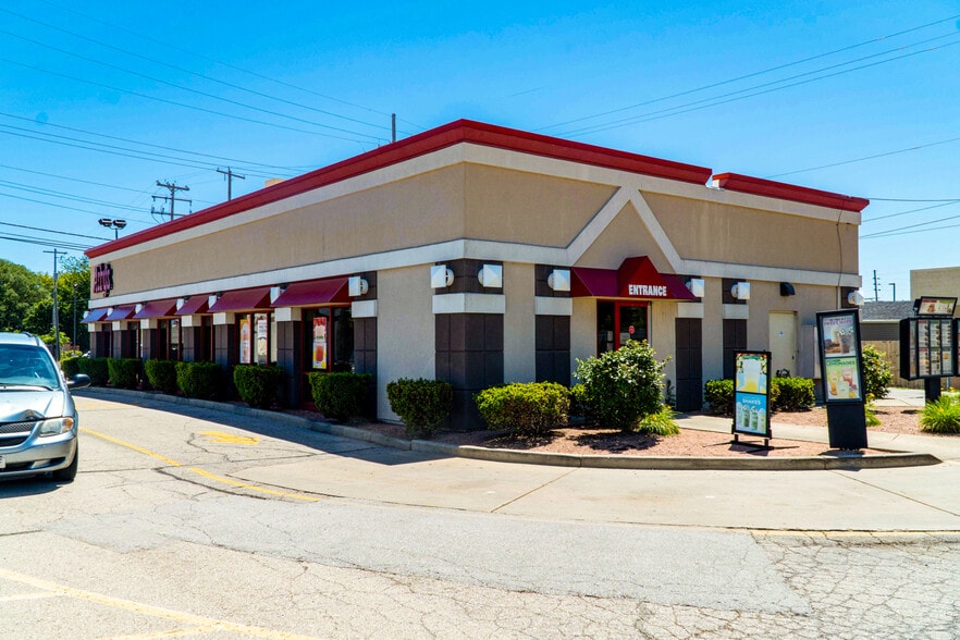 More Photos Of 3048 Douglas Ave, Racine Fast Food For Lease