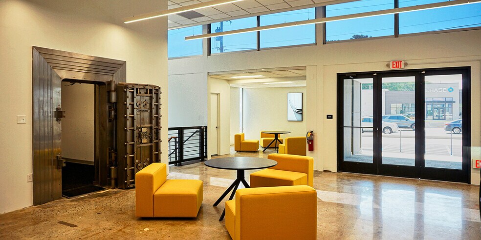 More Photos Of 694 W Dekalb Pike, King Of Prussia Bank For Lease