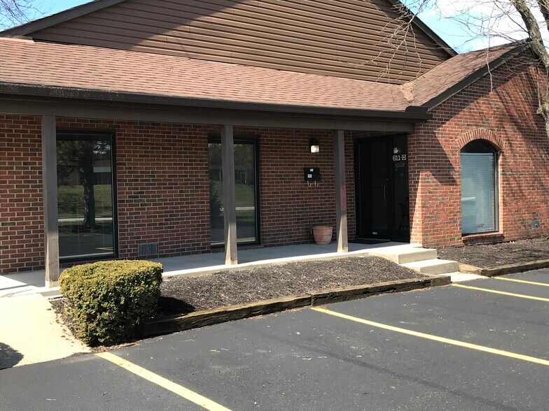 More Photos Of 635 Park Meadow Rd, Westerville Office For Lease