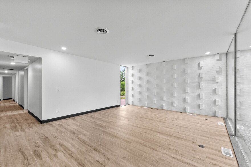 More Photos Of 2532 Spring Arbor Rd, Jackson Medical For Sale