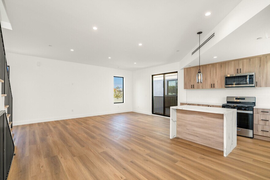 More Photos Of 2204 Carmona Ave, Los Angeles Apartments For Sale