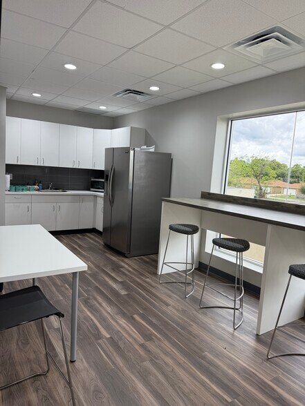 More Photos Of 6404 Old Winter Garden Rd, Orlando Medical For Sale