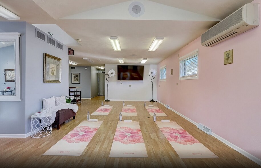 More Photos Of 111 Depot St, Johnson Creek General Retail For Lease