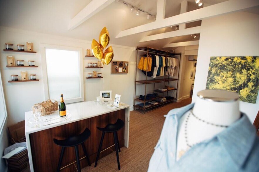 More Photos Of 23 Newtown Ln, East Hampton Freestanding For Lease