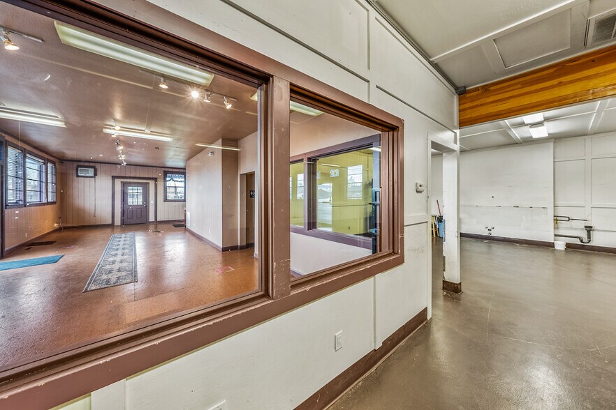 More Photos Of 211 Front St, Central Point General Retail For Sale