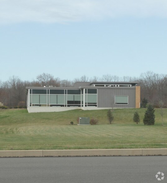 More Photos Of 10 Fox Run Rd, Drums Medical For Lease