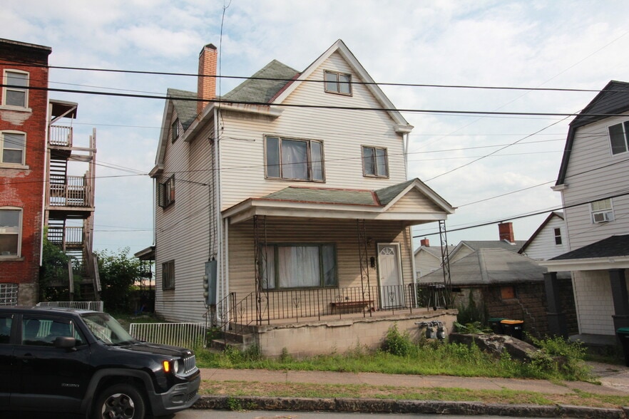 More Photos Of 900 Island Ave, McKees Rocks General Retail For Sale