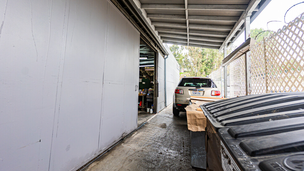 More Photos Of 4656 Floral Dr, Los Angeles Industrial For Sale