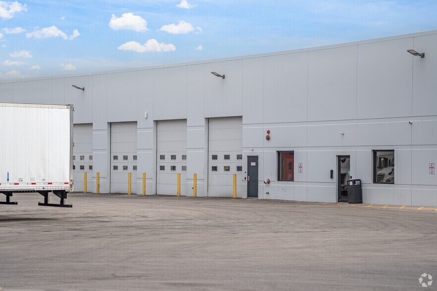 More Photos Of 1130 Chicago Tube Dr, Romeoville Truck Terminal For Sale