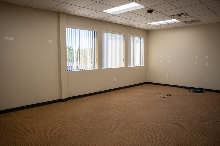 More Photos Of 463 New Karner Rd, Albany Office For Lease