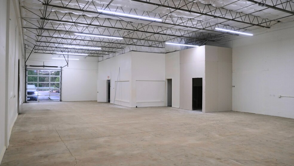 More Photos Of 1350 Manufacturing St, Dallas Unknown For Lease