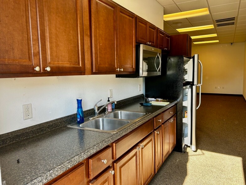 More Photos Of 3237 N Tyrone Blvd, Saint Petersburg Auto Repair For Sale