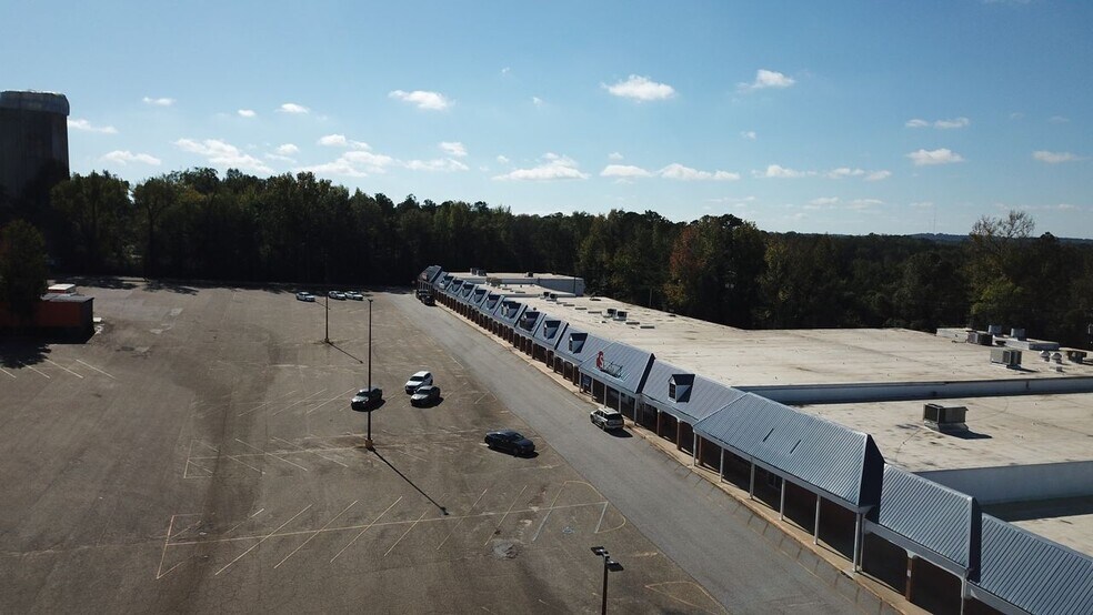 More Photos Of 33011 Highway 43, Thomasville Storefront For Lease