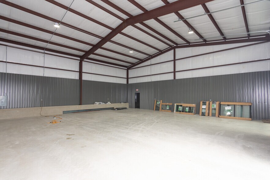 More Photos Of 451 Farrell Rd, Dripping Springs Light Distribution For Sale