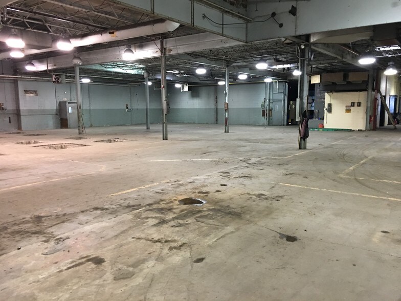 More Photos Of 144 W Britannia St, Taunton Manufacturing For Lease