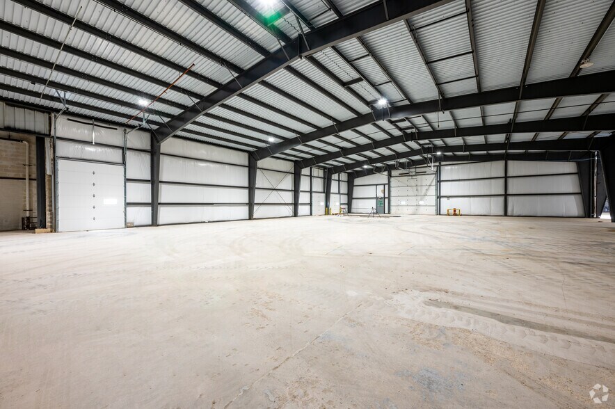 More Photos Of 800 Industrial Dr, Franklin Warehouse For Lease