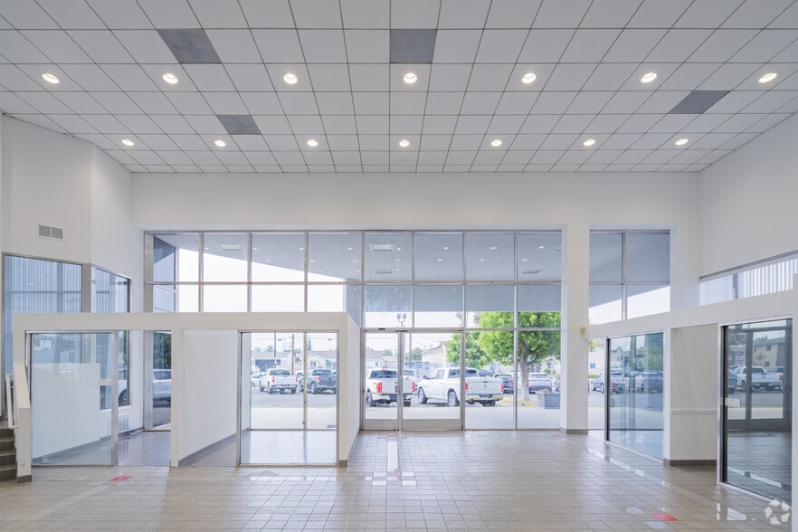 More Photos Of 8559 Artesia Blvd, Bellflower Auto Dealership For Sale