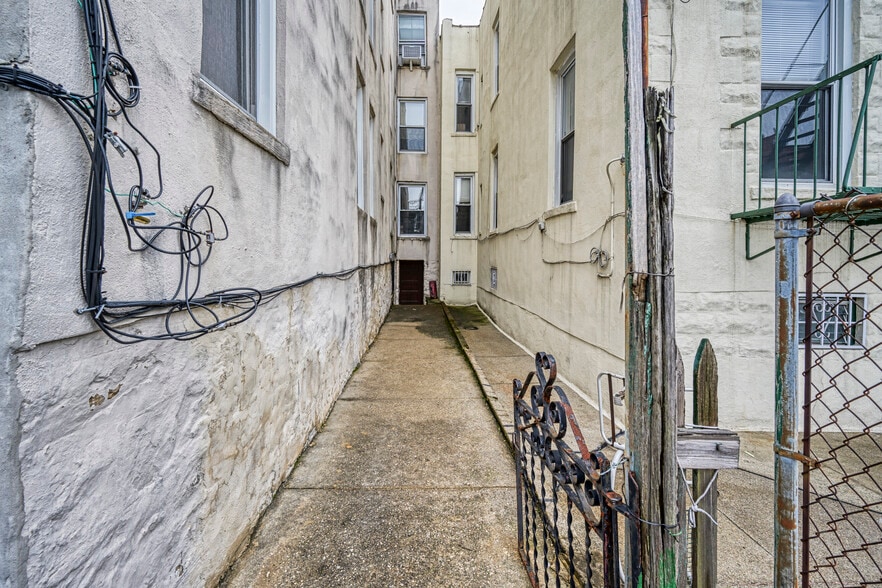 More Photos Of 3172 44th St, Astoria Multifamily For Sale