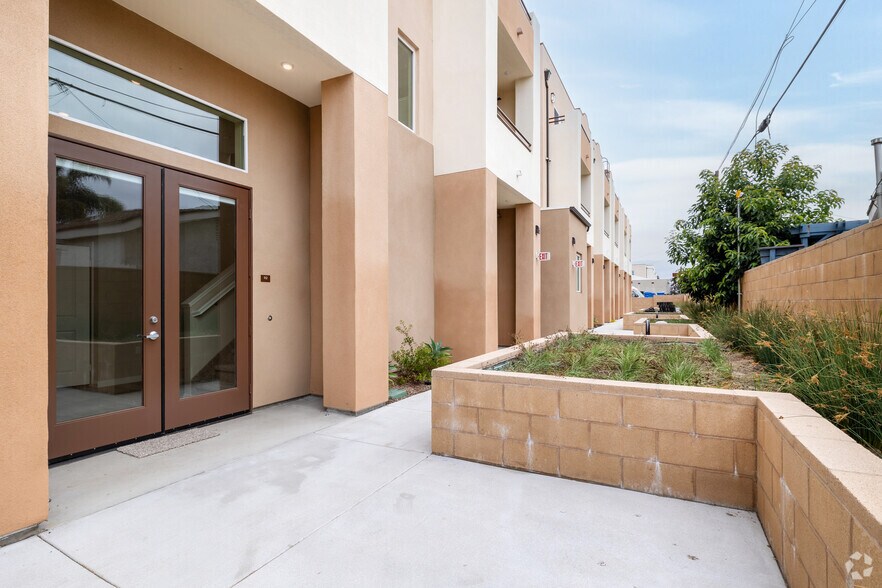 More Photos Of 2910 Allesandro St, Los Angeles Apartments For Lease