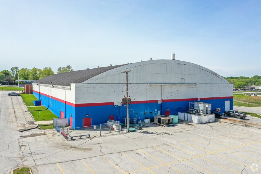 More Photos Of 7201 Hickman Rd, Urbandale Skating Rink For Sale