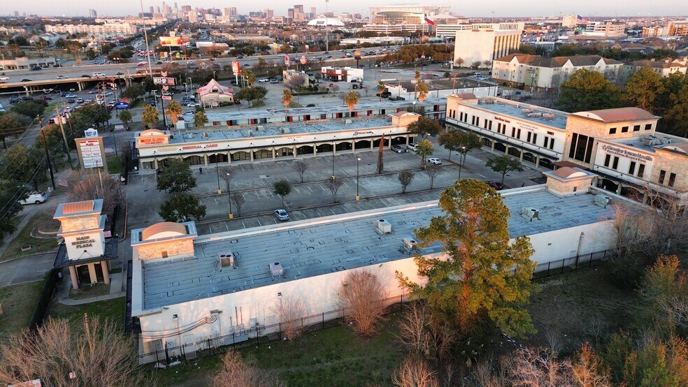 More Photos Of 10019 Main St, Houston Office For Lease