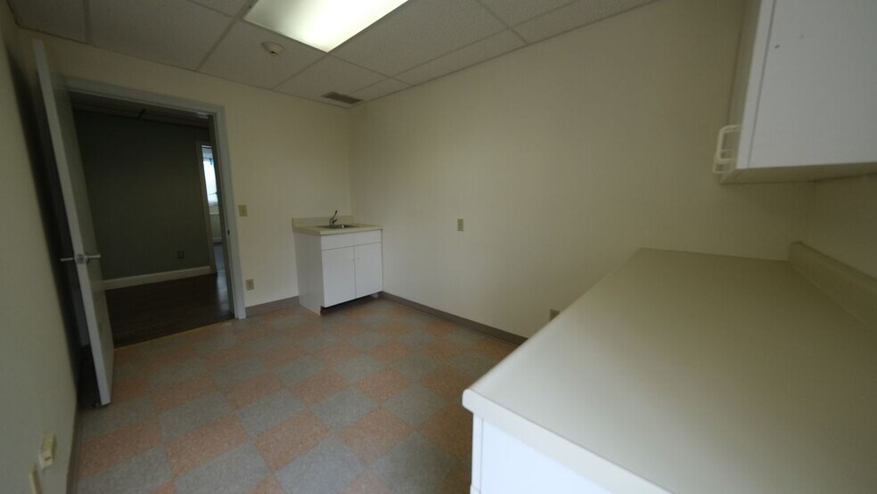 More Photos Of 761 Park Ave, Cranston Medical For Lease