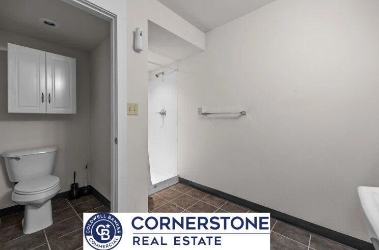 More Photos Of 2452 N Oil Dr, Casper Flex For Sale