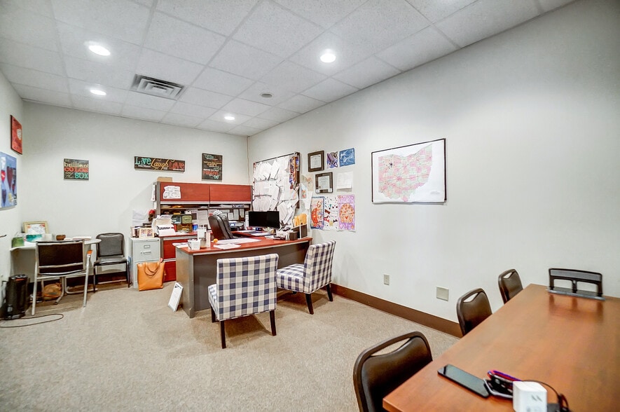 More Photos Of 413-419 N Main St, Findlay Showroom For Sale