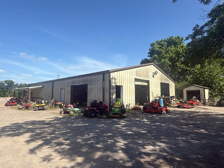 More Photos Of 1521 N State Highway 121, Bonham Freestanding For Sale