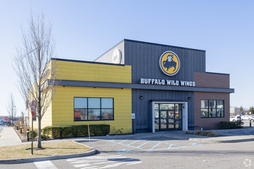 More Photos Of 750 W Sunrise Hwy, Valley Stream General Retail For Lease
