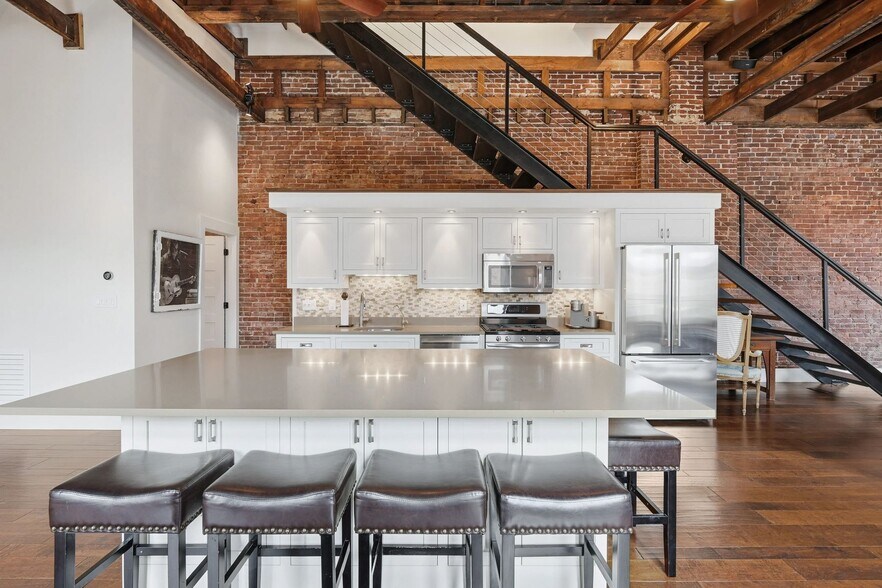 More Photos Of 443 Walnut St, Sewickley Flex For Sale