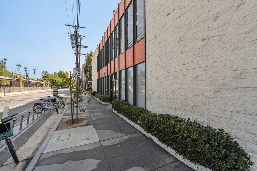 More Photos Of 5352 Laurel Canyon Blvd, North Hollywood Medical For Lease