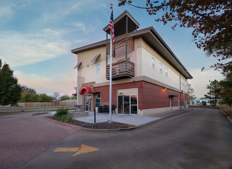 More Photos Of 2400 S Air Depot Blvd, Oklahoma City Storefront Retail Residential For Lease