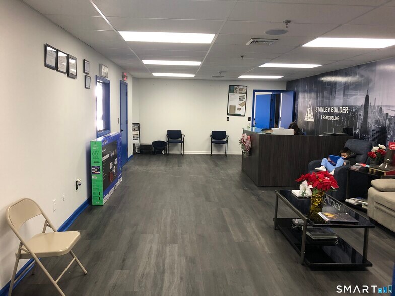 More Photos Of 400 Chapel Rd, South Windsor Flex For Sale