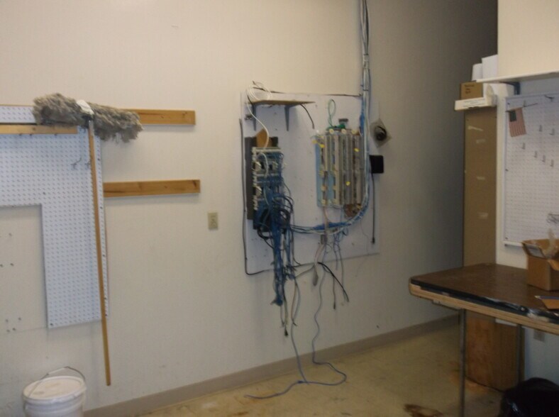More Photos Of 130 W Larrabee St, Omro Office For Sale
