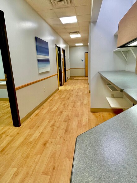 More Photos Of 1125 E Michigan Ave, Battle Creek Storefront Retail Office For Lease