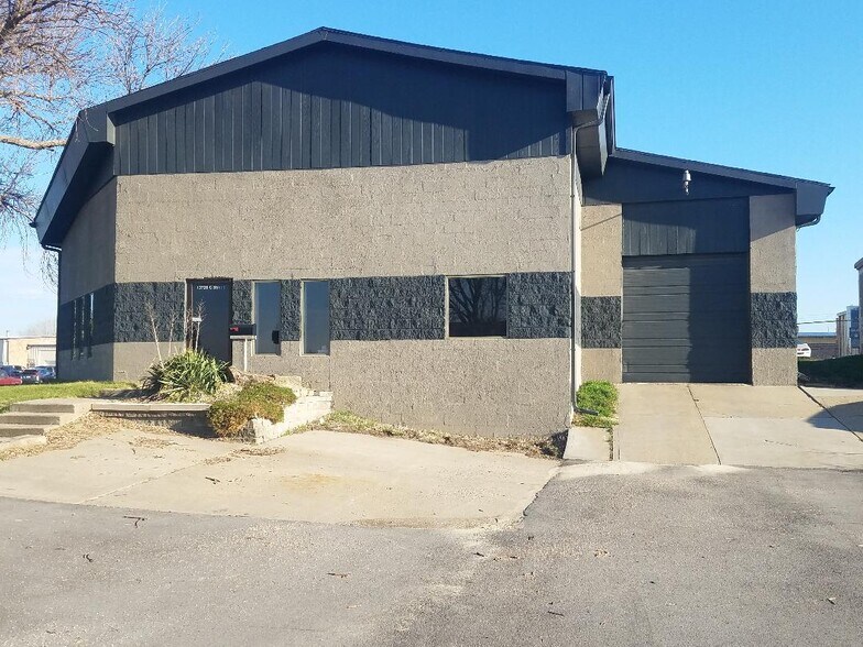 Primary Photo Of 13726 C St, Omaha Warehouse For Lease