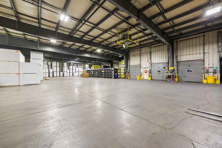 More Photos Of 314 Av 4E, Saint-jean-sur-richelieu Distribution For Lease