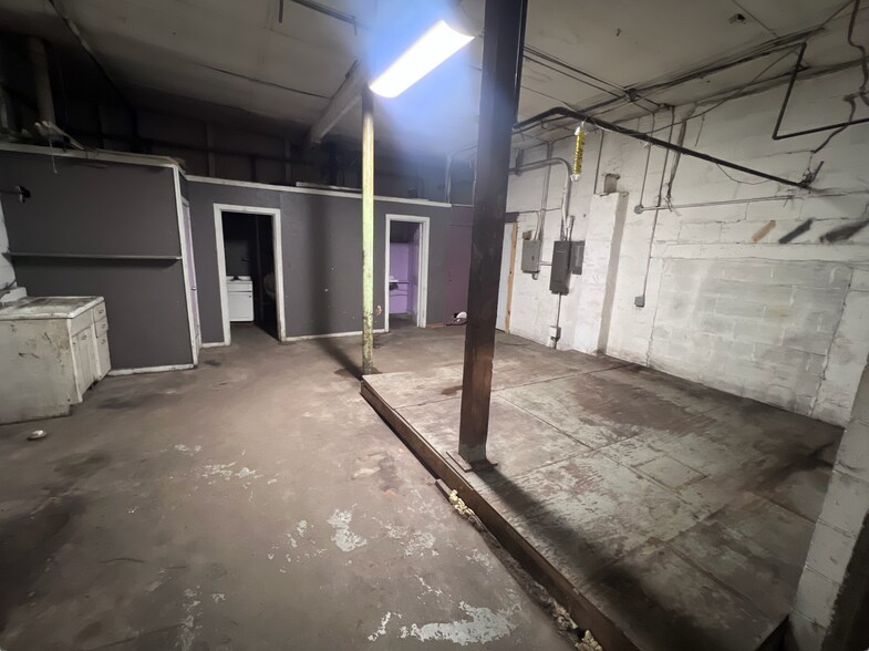 More Photos Of 3816 Grandview Ave, Gurnee Industrial For Sale