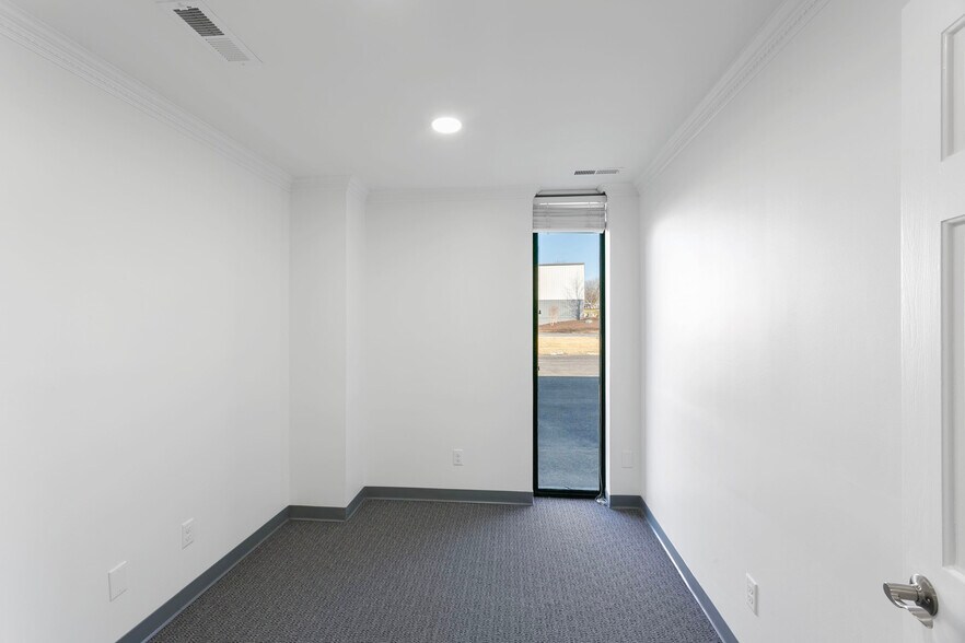 More Photos Of 1175 South Park Dr, Kernersville Warehouse For Lease