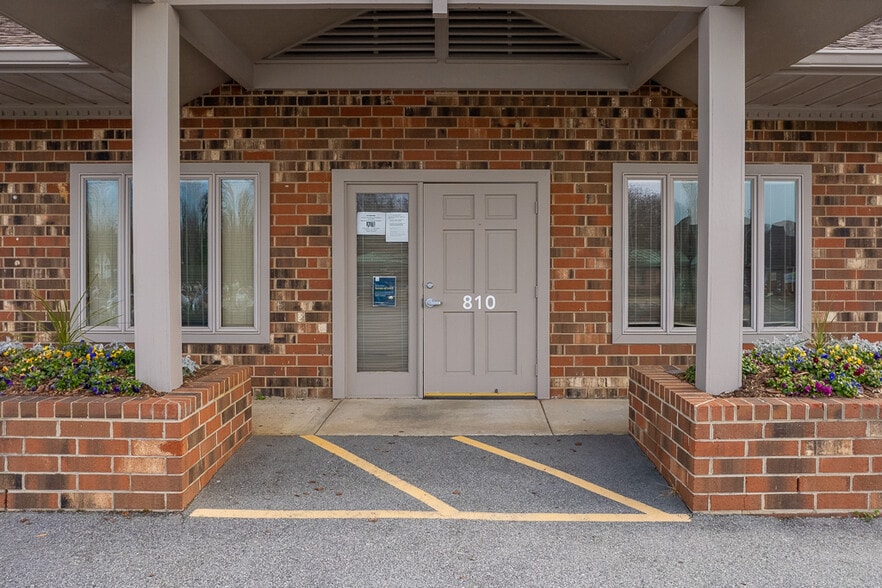 More Photos Of 810 Lindsay St, High Point Medical For Sale