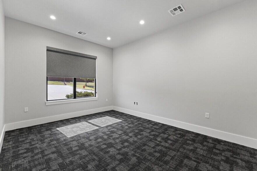 More Photos Of 16362 Muirfield Place, Edmond Medical For Sale