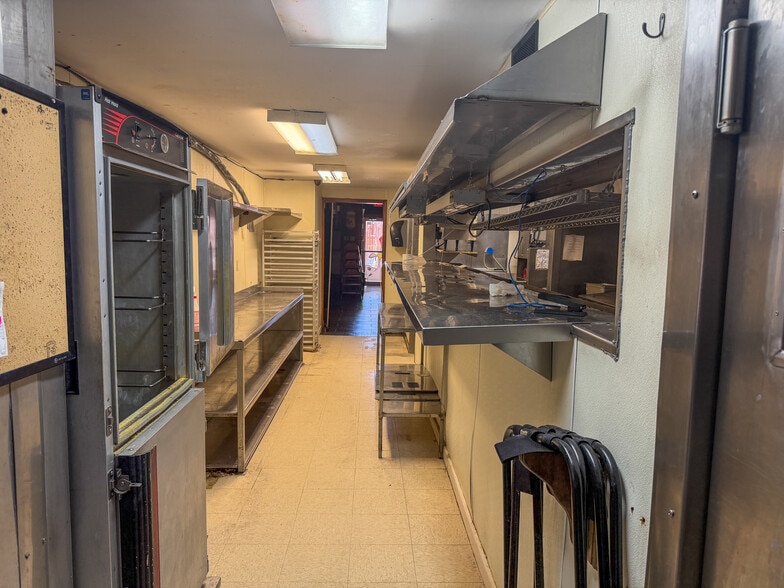 More Photos Of 1100 S 48th Pl, Springdale Restaurant For Lease