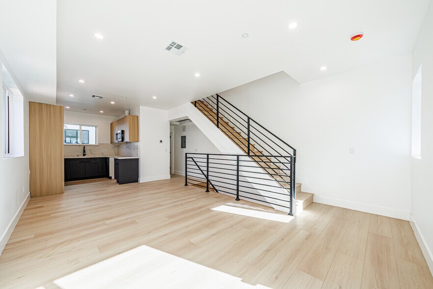 More Photos Of 5209 W 20th St, Los Angeles Multifamily For Sale