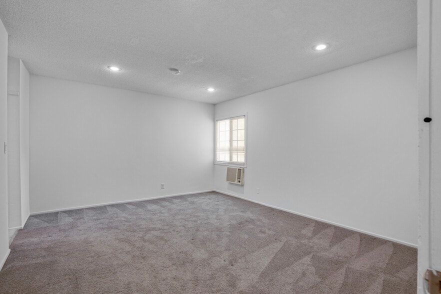 More Photos Of 939 Larrabee St, West Hollywood Apartments For Sale