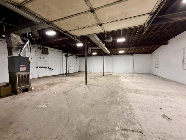 More Photos Of 13501 Morse St, Cedar Lake Industrial For Lease