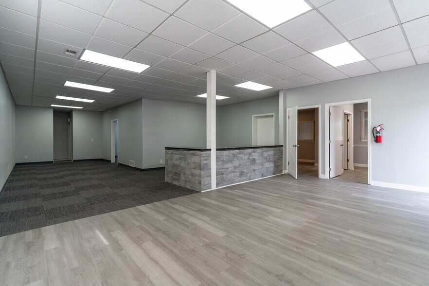 More Photos Of 415 S Kansas Ave, Olathe Warehouse For Lease