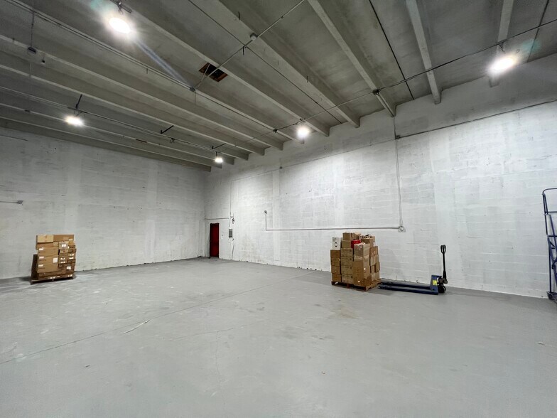 More Photos Of 8449-8459 NW 66th St, Miami Warehouse For Lease