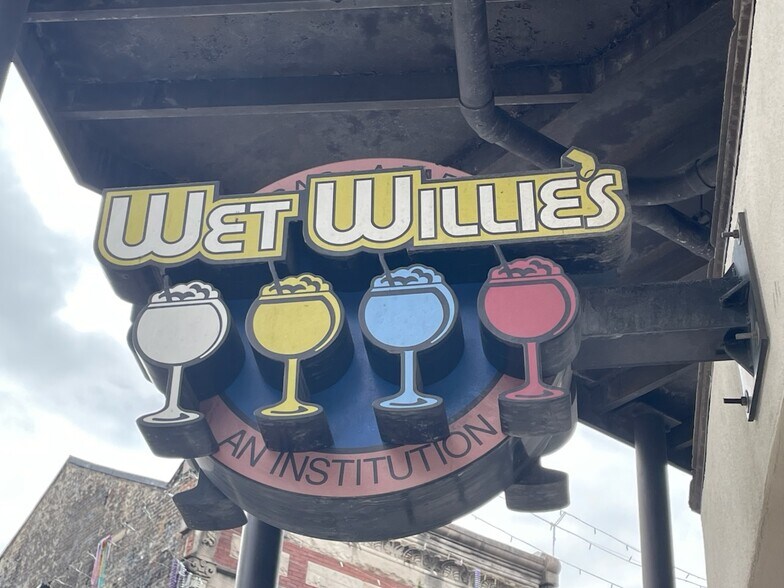 More Photos Of 200 Dauphin St, Mobile Storefront Retail Office For Lease