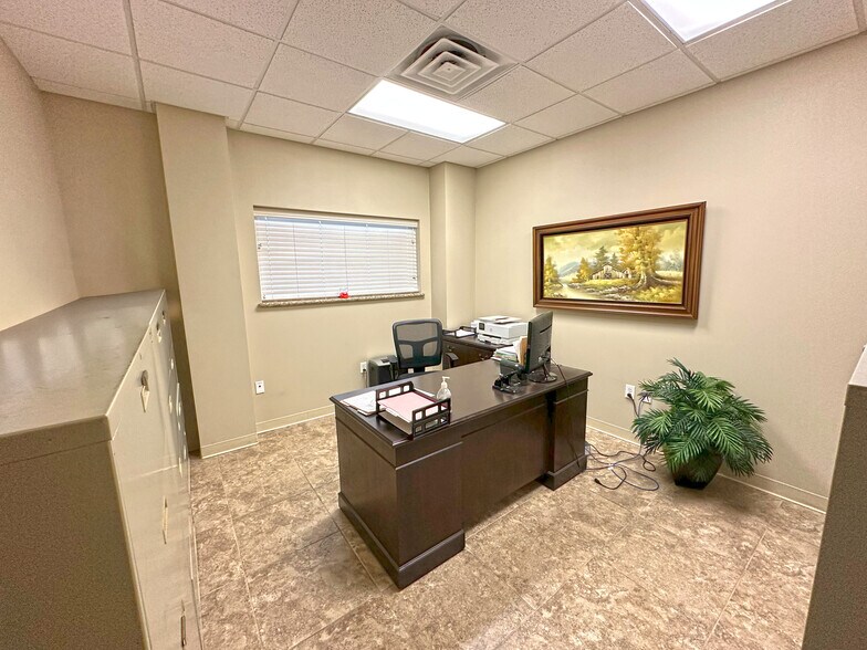 More Photos Of 14427 Interdrive W, Houston Warehouse For Lease